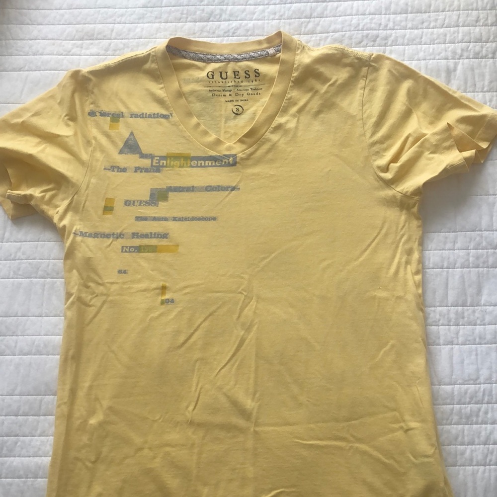 Men’s vintage style guess T-shirt